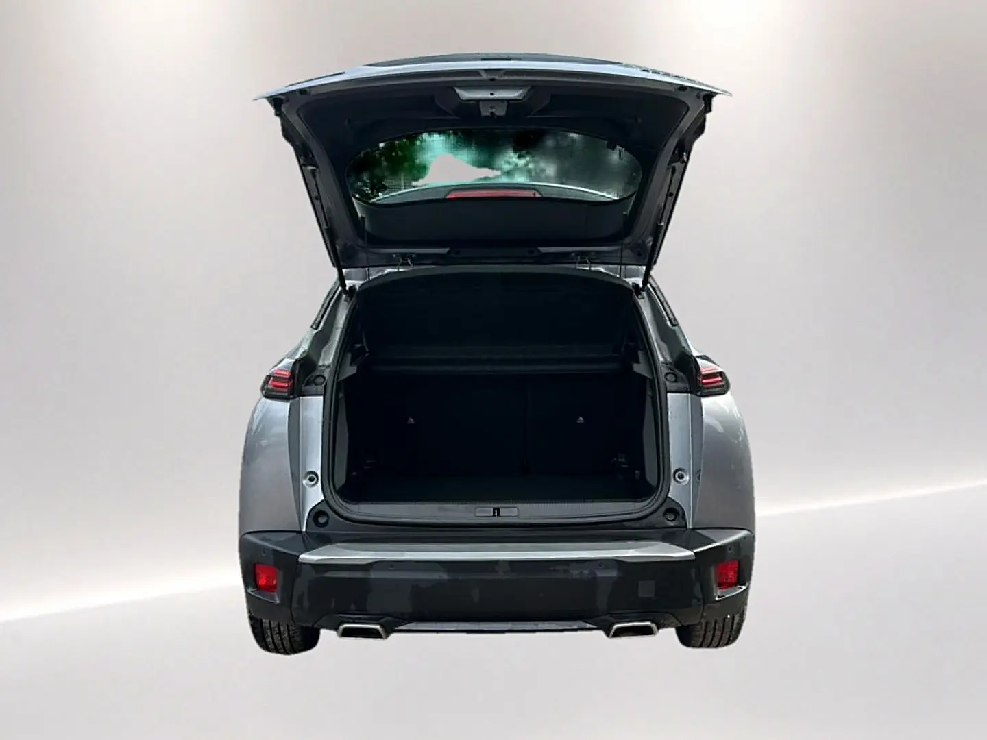 Vue arrière d’un Peugeot 2008 gris 2025 avec coffre ouvert et feux arrière à LED visibles.