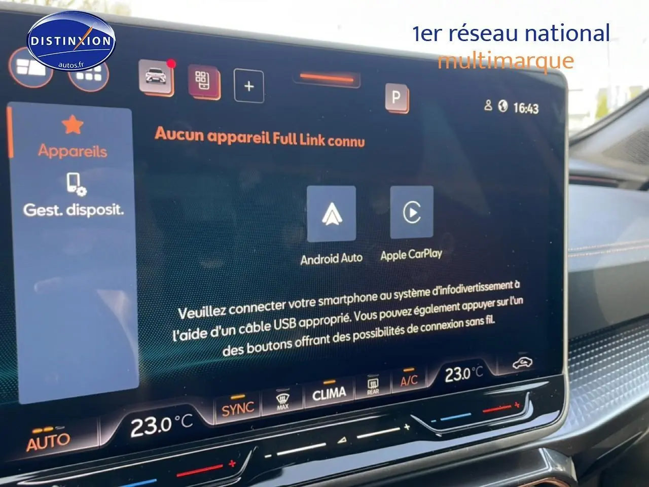 Écran tactile central du tableau de bord du CUPRA Formentor 2026, affichant les options Android Auto et Apple CarPlay.