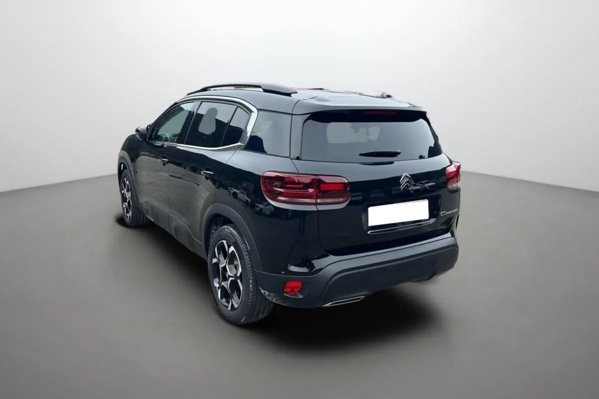 Citroën C5 Aircross Hybrid noir vue 3/4 arrière droit, avec barres de toit et vitres surteintées.