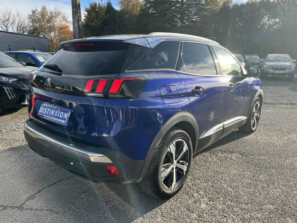 Peugeot 3008 Crossway bleu magnétique vue 3/4 arrière droit avec vitres surteintées et jantes alliage.