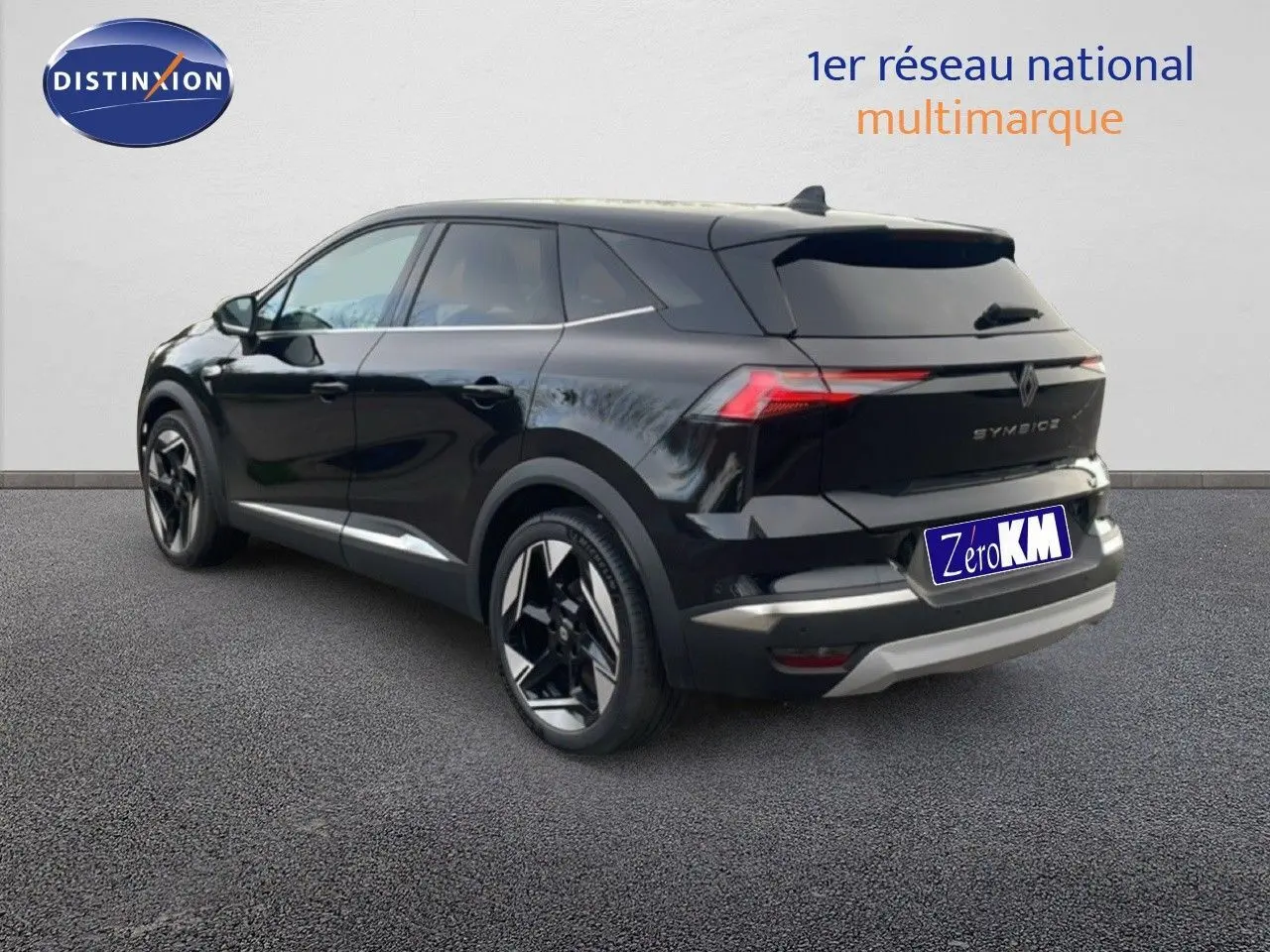 Renault Symbioz noir étoile métal en 3/4 arrière droit, SUV hybride avec feux arrière LED et jantes bicolores.