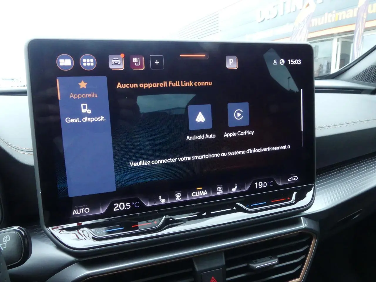 Écran tactile central du tableau de bord du CUPRA Formentor 2025 avec interface Full Link Android Auto et Apple CarPlay.