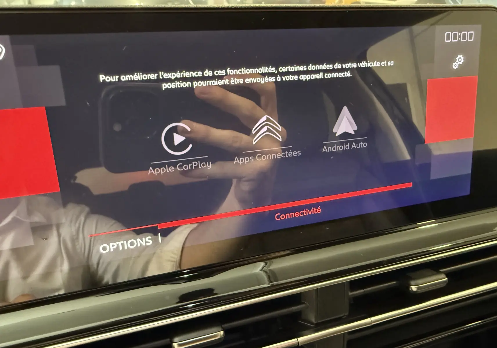 Écran tactile central du Citroën C5 Aircross 2022 affichant les options Apple CarPlay, Apps Connectées et Android Auto.