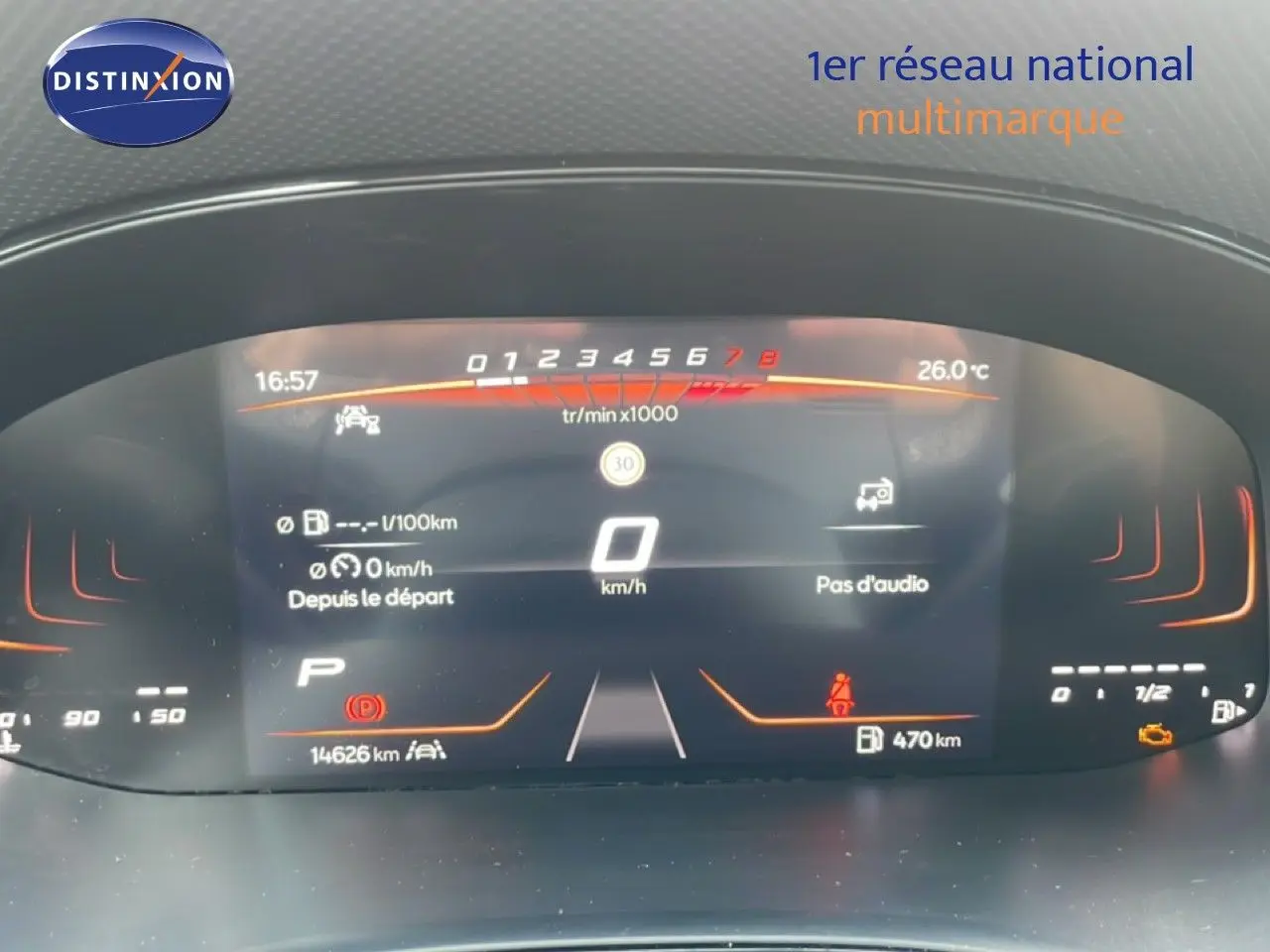 Tableau de bord numérique du SEAT Arona 2025 affichant la vitesse à 0 km/h et une température de 26°C.