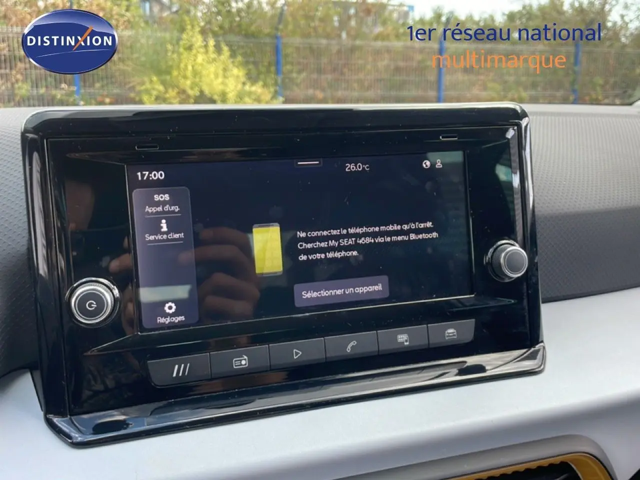 Écran tactile central de la SEAT Arona 2025 affichant le menu Bluetooth, vue intérieure frontale.