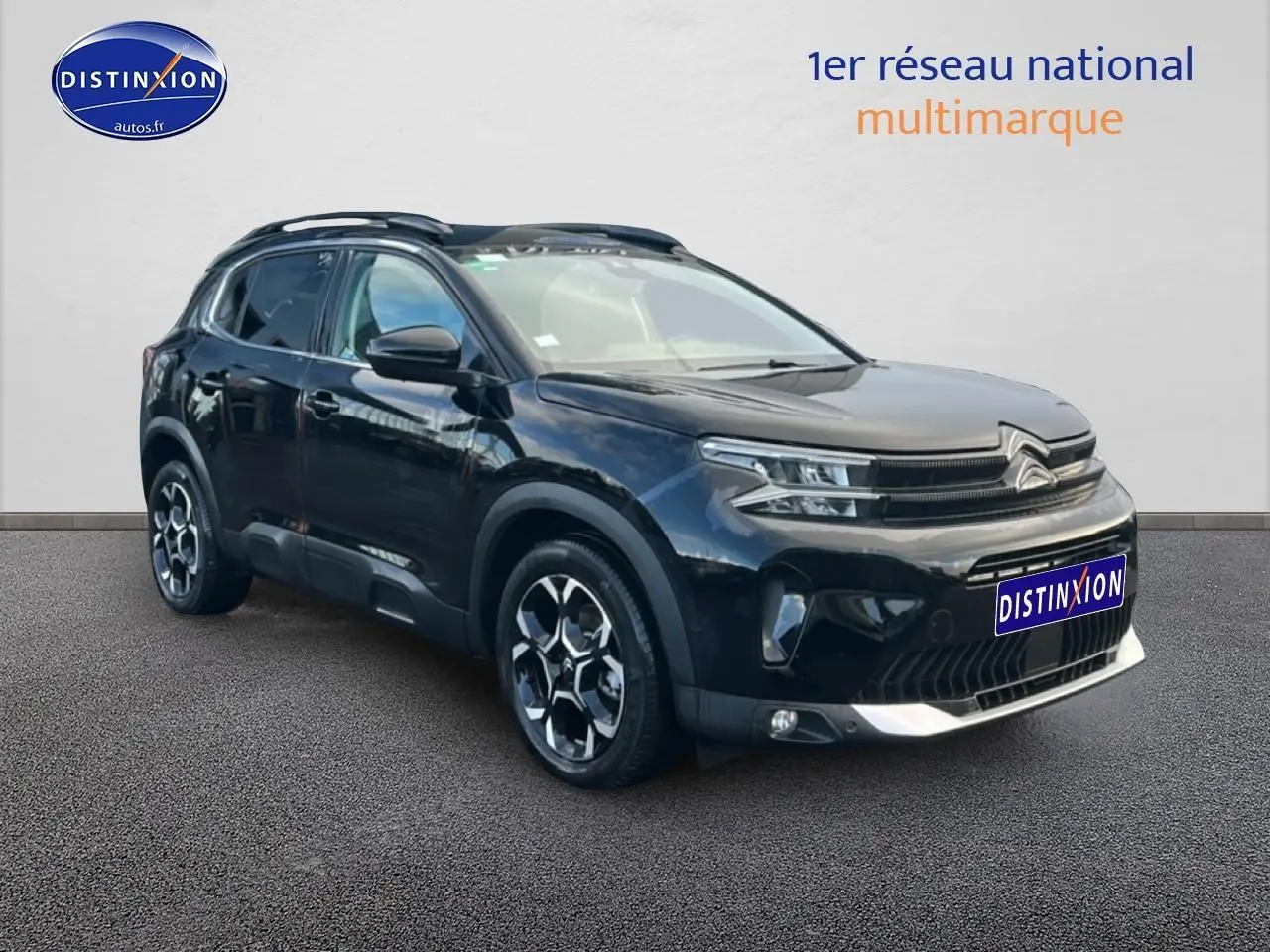 SUV Citroën C5 Aircross noir en 3/4 avant droit avec jantes alu et barres de toit visibles.