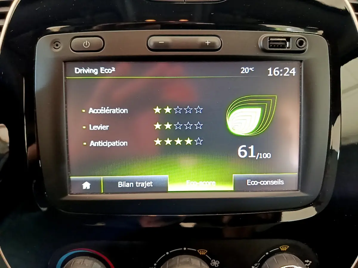 Écran tactile central du Renault Captur Business 2018 affichant le score Driving Eco² avec température à 20°C.