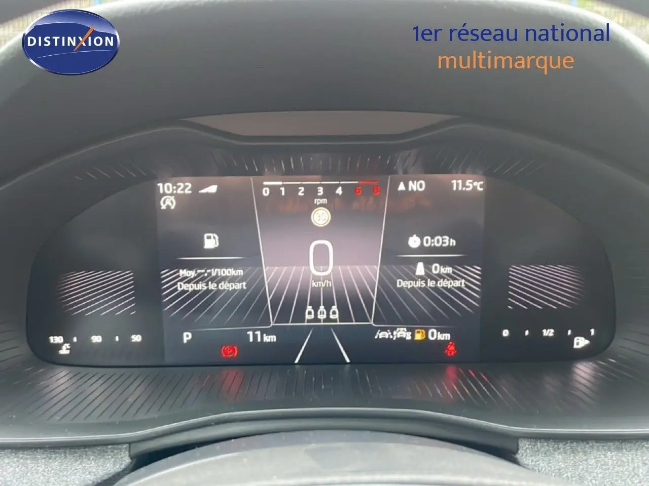 Tableau de bord numérique du Skoda Kamiq 2025 affichant la vitesse à 0 km/h et diverses informations de conduite.