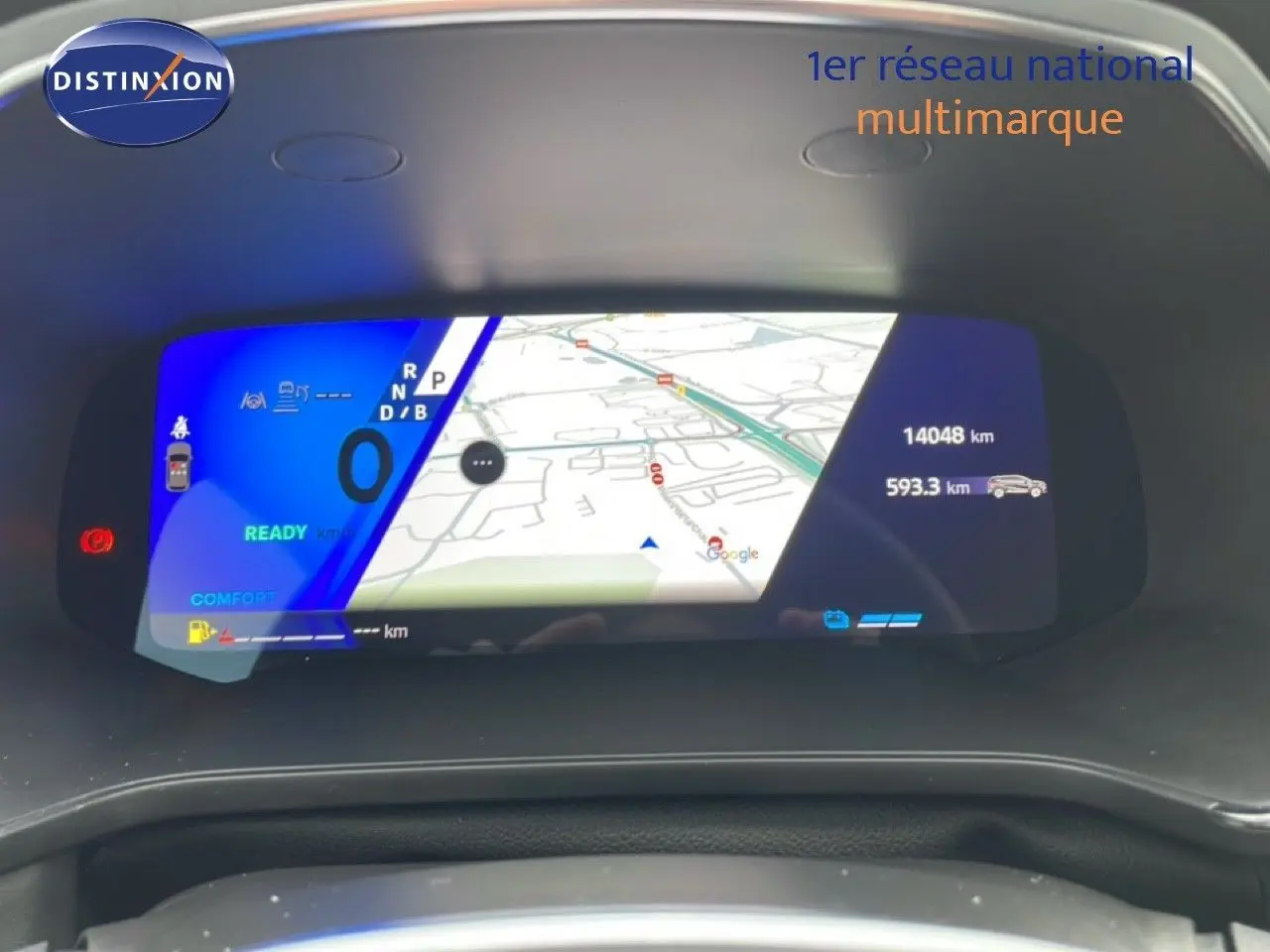 Tableau de bord numérique du Renault Symbioz 2025 affichant la navigation et les informations de conduite.