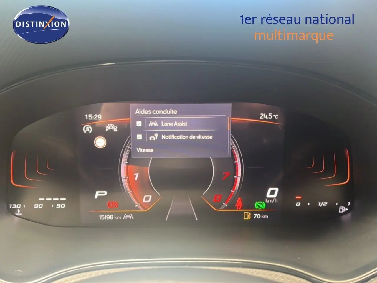 Tableau de bord numérique de SEAT Arona 2025 affichant aides à la conduite, vitesse à 0 km/h et température à 24,5°C.