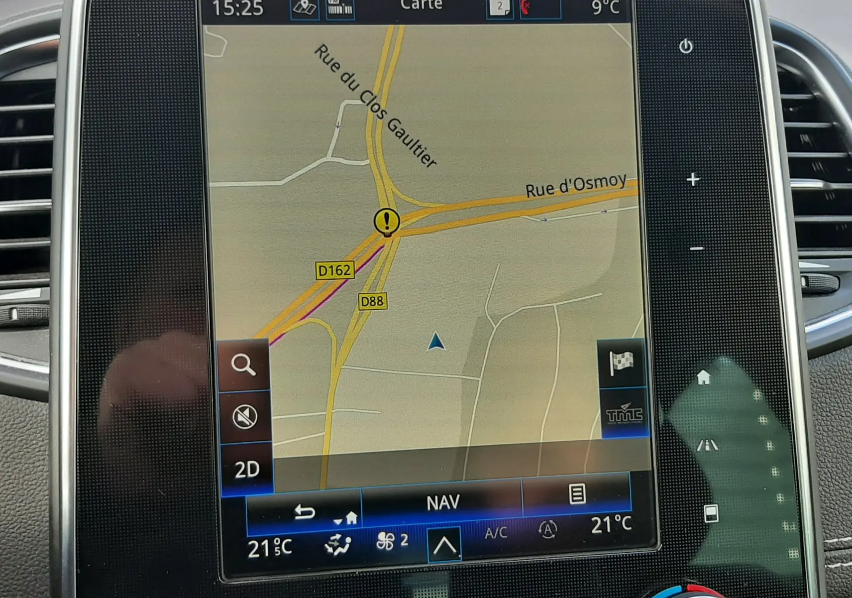 Écran tactile central du Renault Scénic IV 1.7 Blue dCi 150ch Intens 2020, affichant les aides à la conduite activées.
