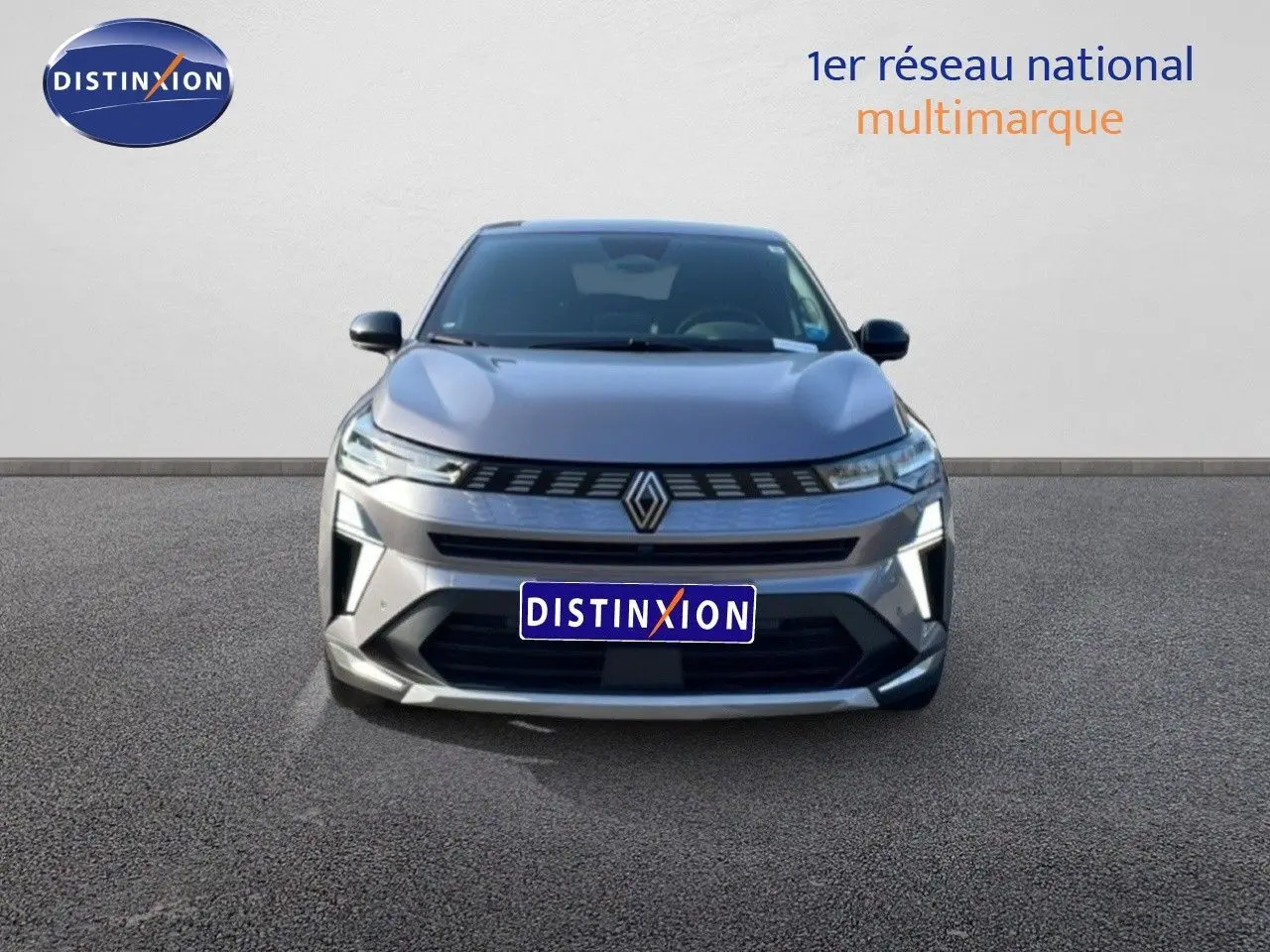 Vue avant d'une Renault Symbioz gris cassiopée métal avec calandre distinctive et éclairage LED moderne.