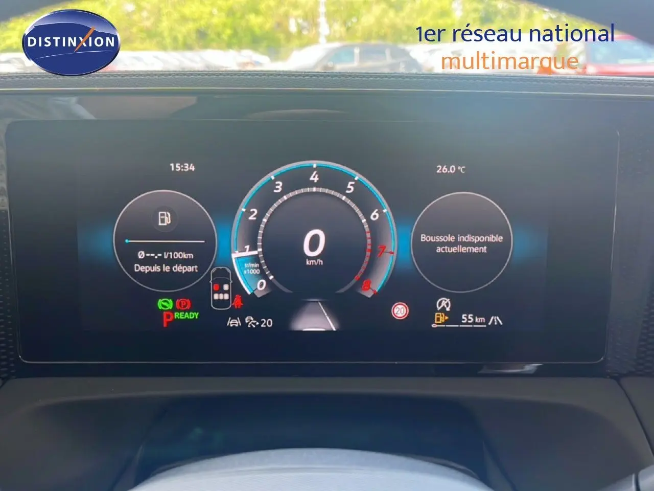 Tableau de bord numérique du Volkswagen Tiguan 2026, affichage vitesse et informations de conduite à 15h34.