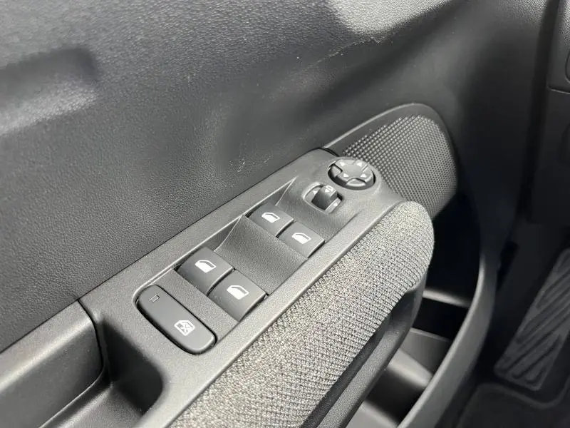Commande des vitres électriques et réglage des rétroviseurs côté conducteur du Citroën C3 Aircross gris acier 2020