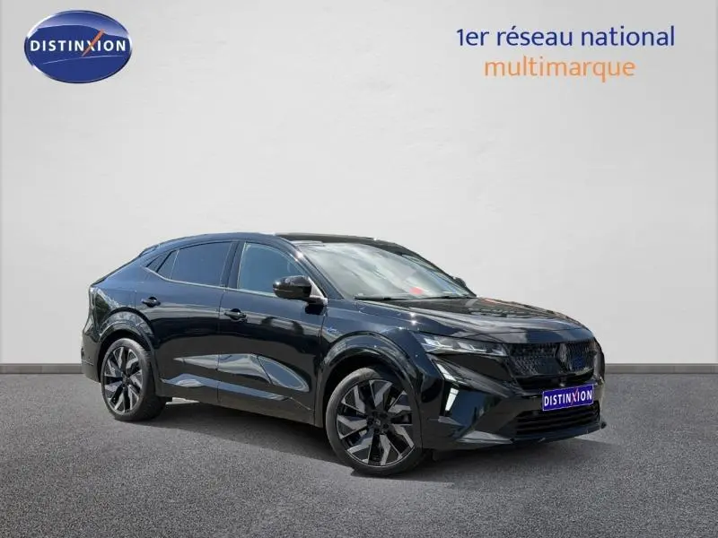 Renault Rafale 1.2 E-Tech full hybrid noir étoilé métallisé, vue 3/4 avant droit avec jantes alu distinctives.