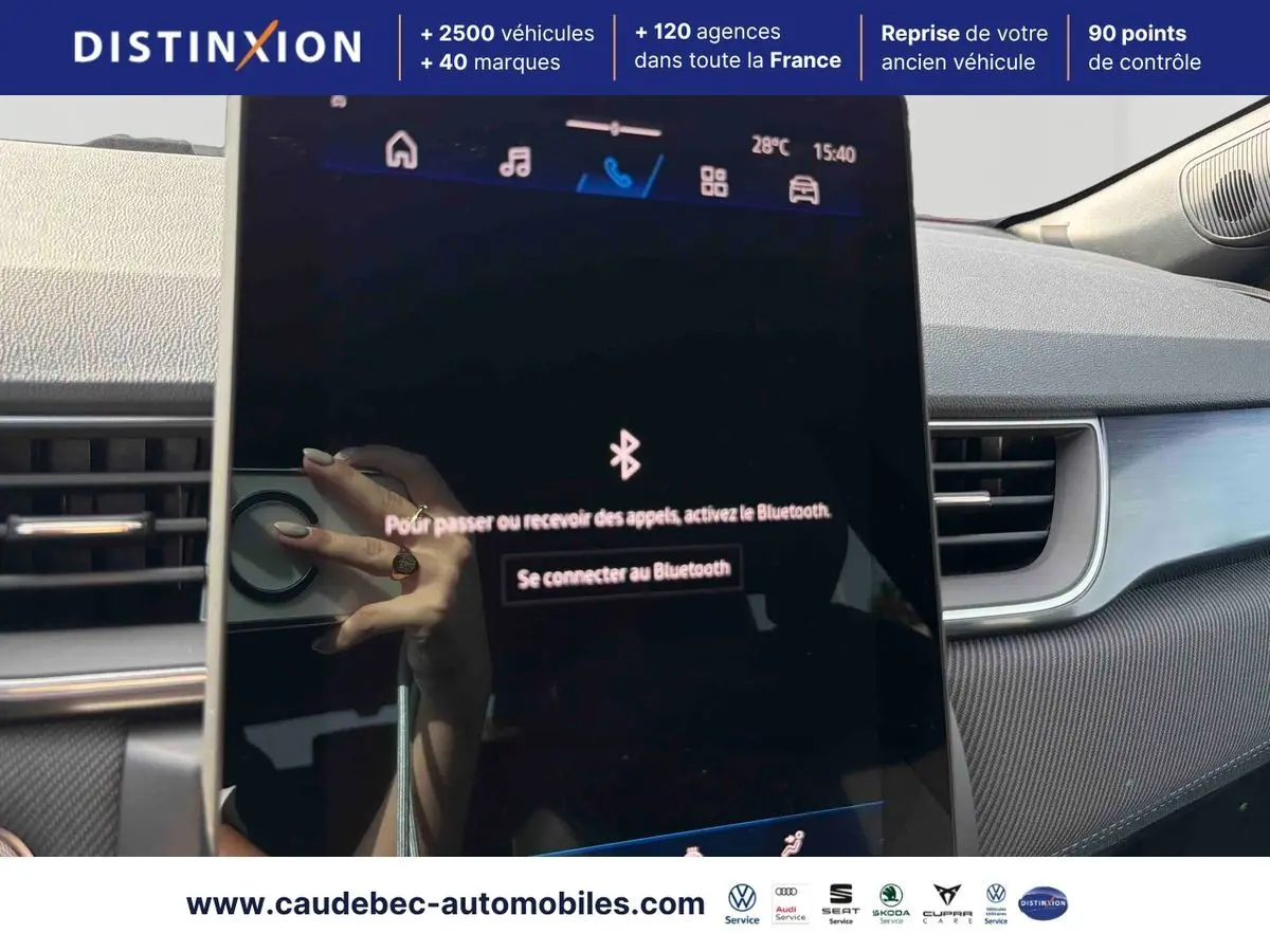 Détail de l’écran tactile central du tableau de bord du Renault Symbioz, avec interface Bluetooth affichée.