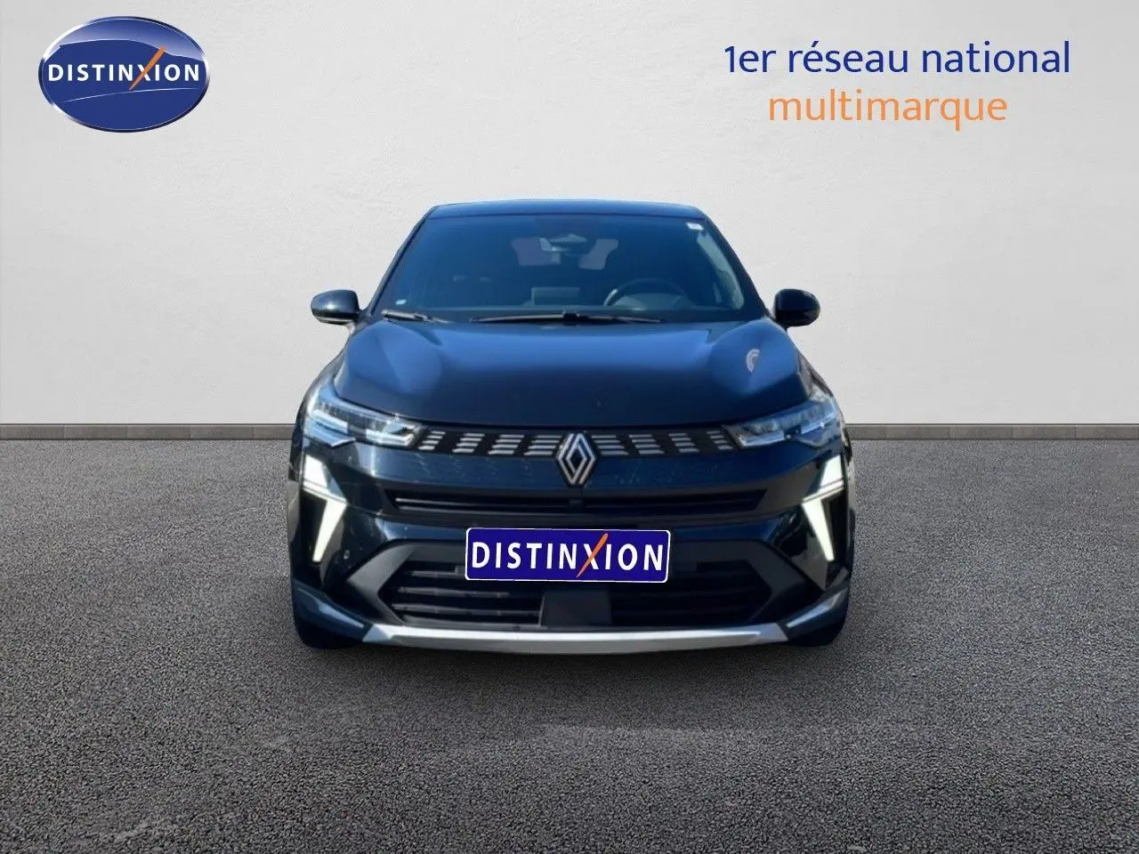 Vue avant d'une Renault Symbioz noire étoile métal 2025 avec calandre distinctive et éclairage LED vertical.