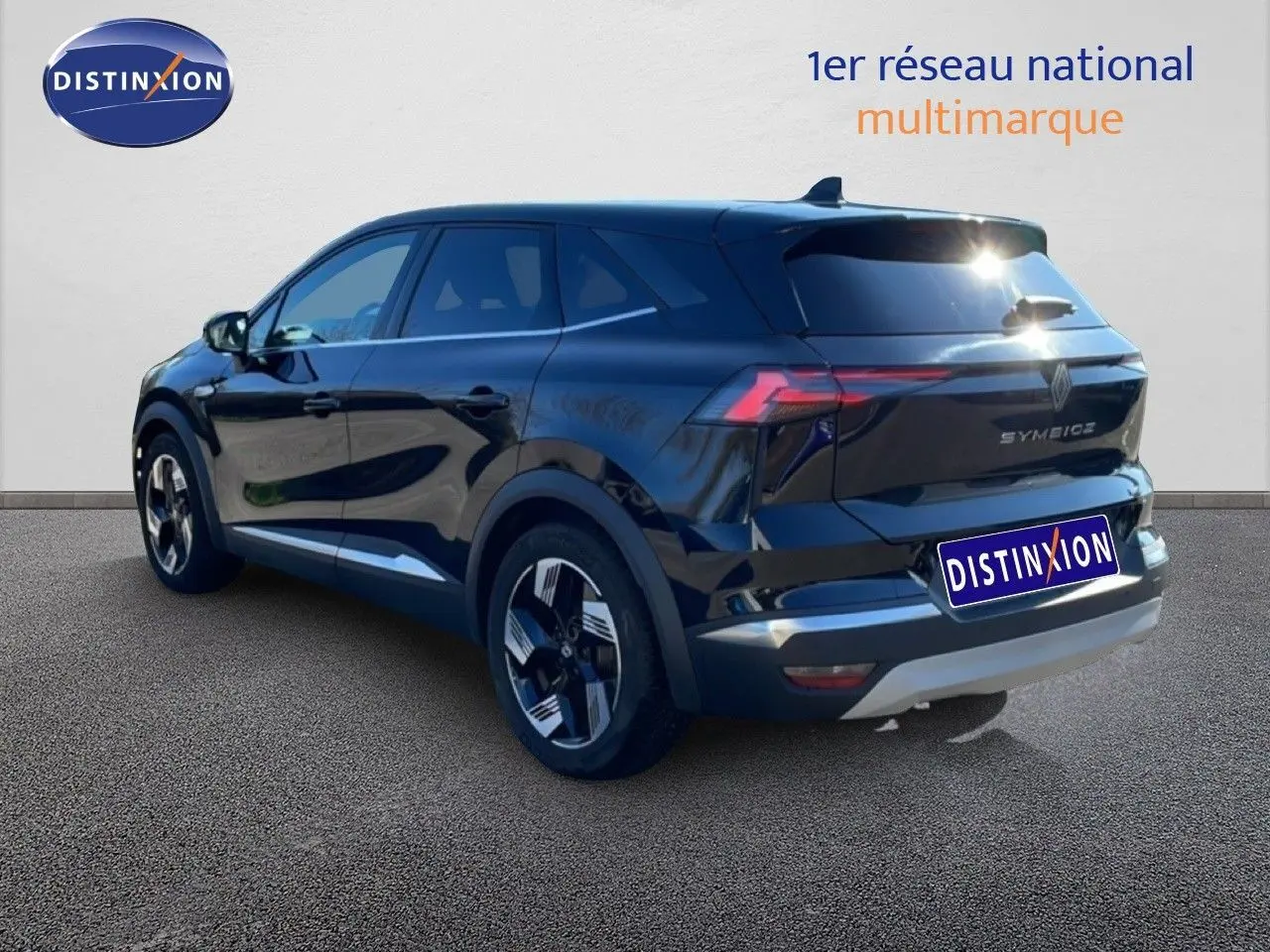 Vue 3/4 arrière droite du Renault Symbioz noir étoile métal, soulignant ses feux LED et ses jantes bicolores modernes.