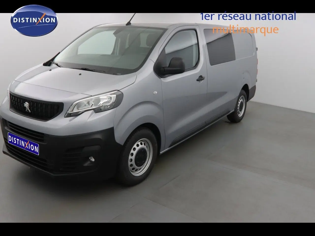 Peugeot Expert Cabine Approfondie gris Artense métal vu en 3/4 avant droit avec calandre noire et jantes acier simples.