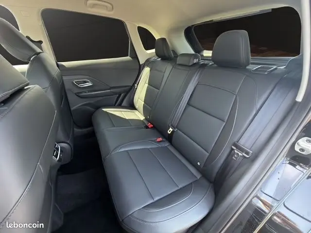 Écran tactile intérieur du MG ZS 1.5 L HYBRID+ 2026 montrant la caméra de recul et la vue à 360° en mode stationnement.