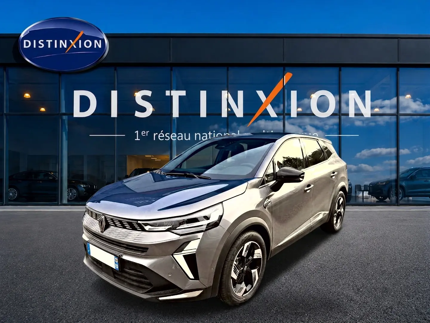 Renault Symbioz gris cassiopée en 3/4 avant droit, avec jantes alu et calandre distinctive moderne.