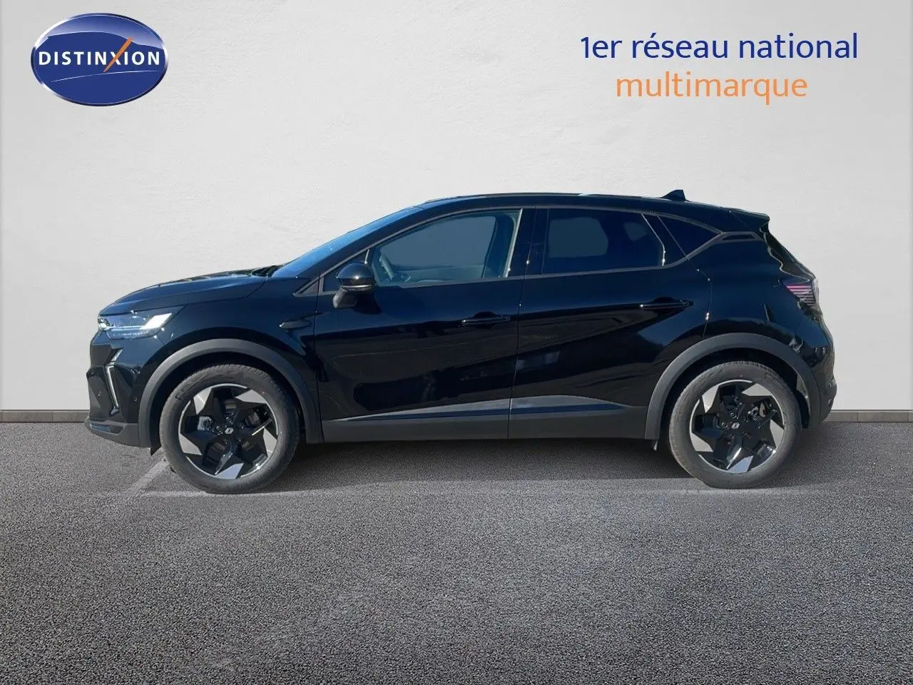 Profil côté gauche du Renault Captur E-Tech hybride 2025 en noir étoile métal avec jantes bi-ton distinctives.