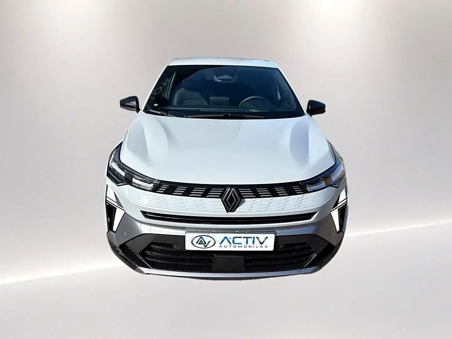 Vue avant d'une Renault Symbioz gris rafale avec calandre noire et logo Renault central bien visible.