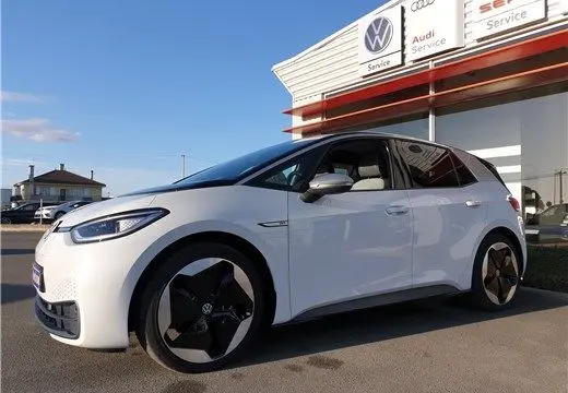 Volkswagen ID.3 blanc glacier vu de profil côté gauche, avec jantes noires distinctives et arrière vitré teinté.