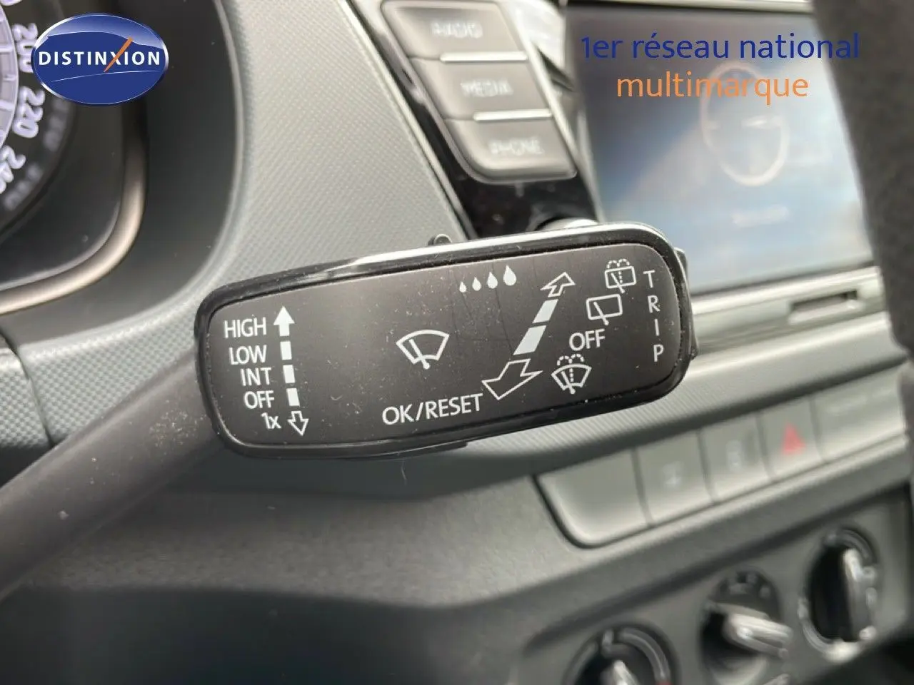 Détail de la console centrale de la Skoda Fabia 2019 avec écran tactile et commandes multimédia en finition noire.