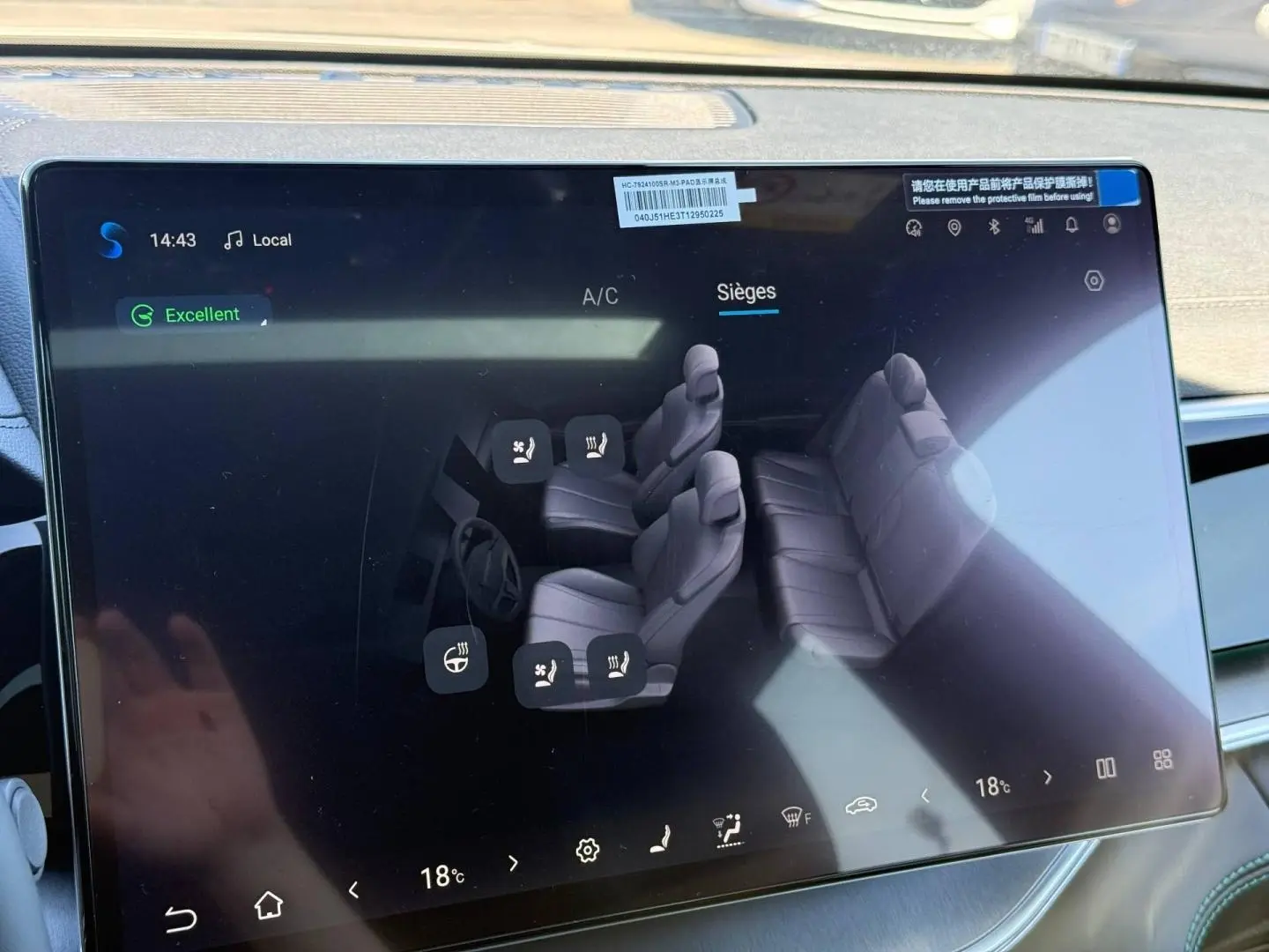 Écran tactile intérieur du BYD SEAL U affichant les réglages des sièges avec interface en français.