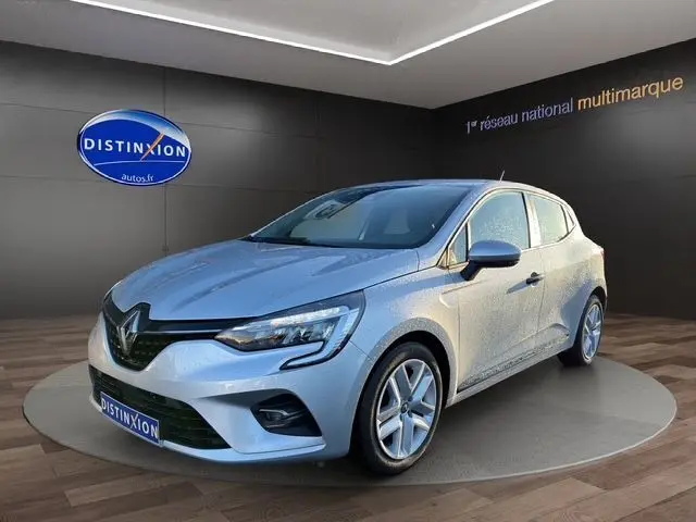 Image non disponible, description du véhicule Renault Clio V gris platine en 3/4 avant, version TCE 90 X-TRONIC 21N Intens 2021.