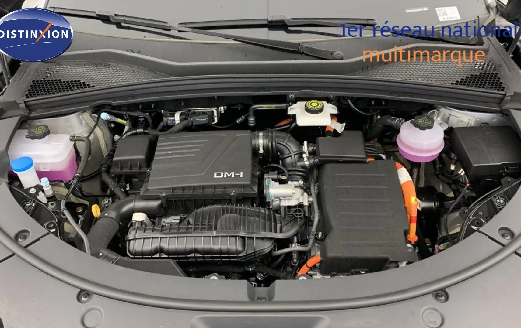 Toit ouvrant panoramique fermé vu de dessus sur BYD SEAL U Time Grey 2025 avec barres de toit aluminium