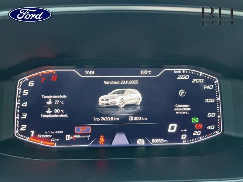 Tableau de bord numérique affichant une SEAT LEON ST gris urbain métal vue de face avec informations de conduite.