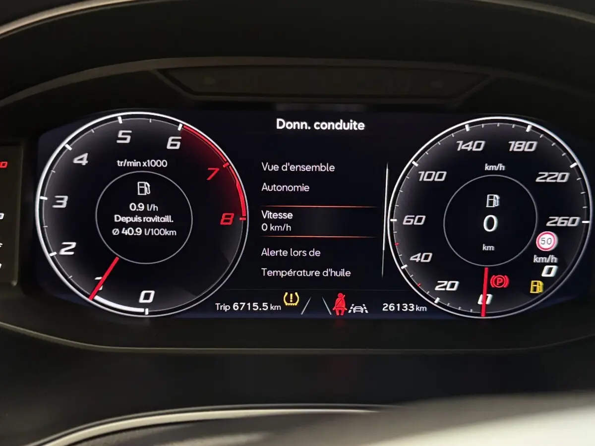 Tableau de bord numérique de la SEAT IBIZA 2024 affichant compte-tours, vitesse et informations de conduite.