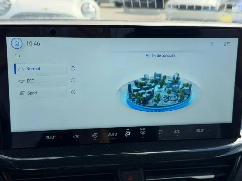 Écran tactile intérieur de la Ford Focus 2025 montrant les modes de conduite Normal, Éco et Sport.