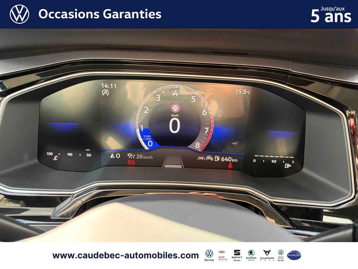 Combiné d'instruments digital de la Volkswagen Polo 2025 affichant la vitesse et diverses informations au tableau de bord.