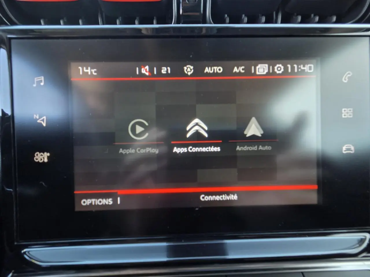 Écran tactile central de la Citroën C3 Aircross 2021 affichant les options Apple CarPlay et Android Auto