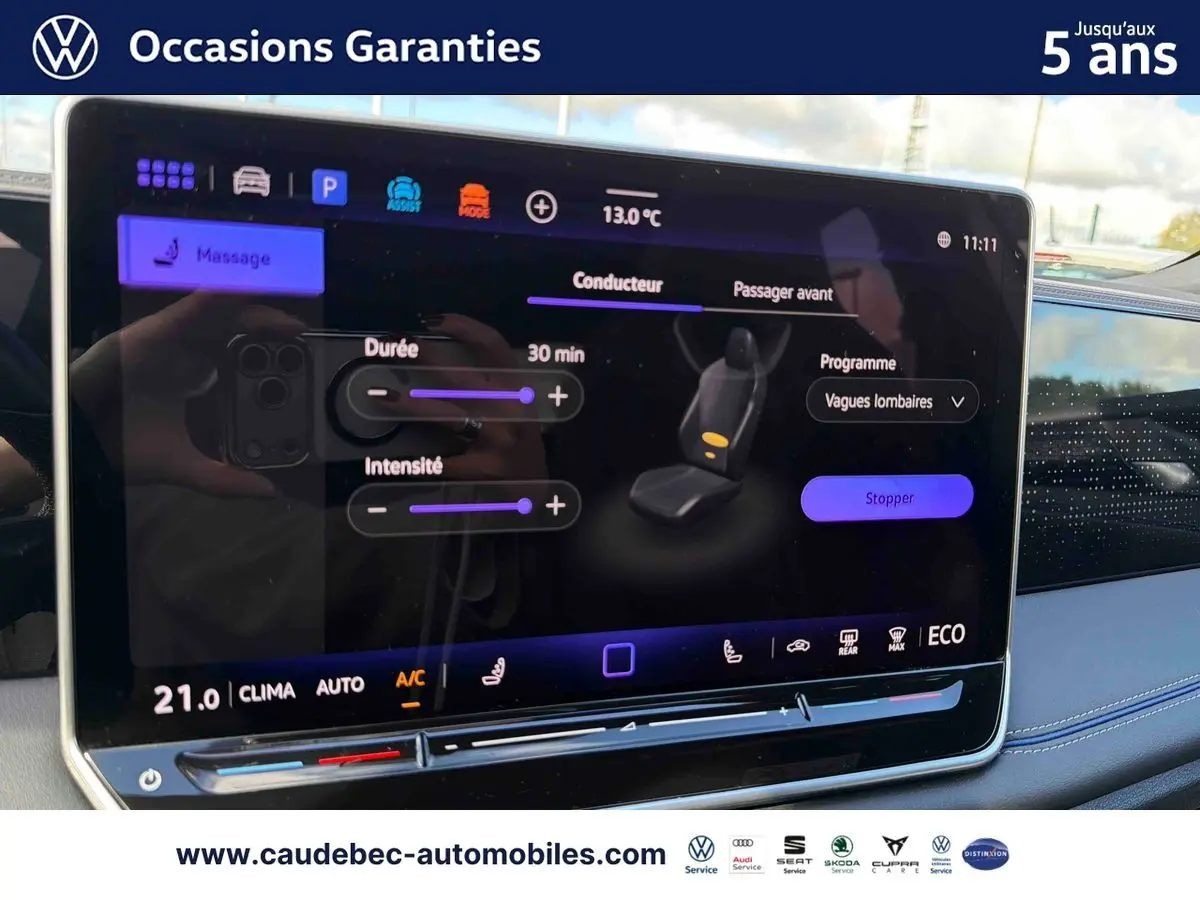 Écran tactile 12,9 pouces affichant le réglage du massage siège dans l'habitacle du Volkswagen Tiguan 2025.