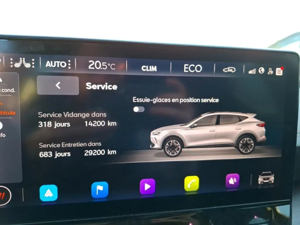 Affichage numérique intérieur montrant un profil latéral gris foncé du CUPRA Formentor 1.4 e-HYBRID 245 DSG 6 VZ.