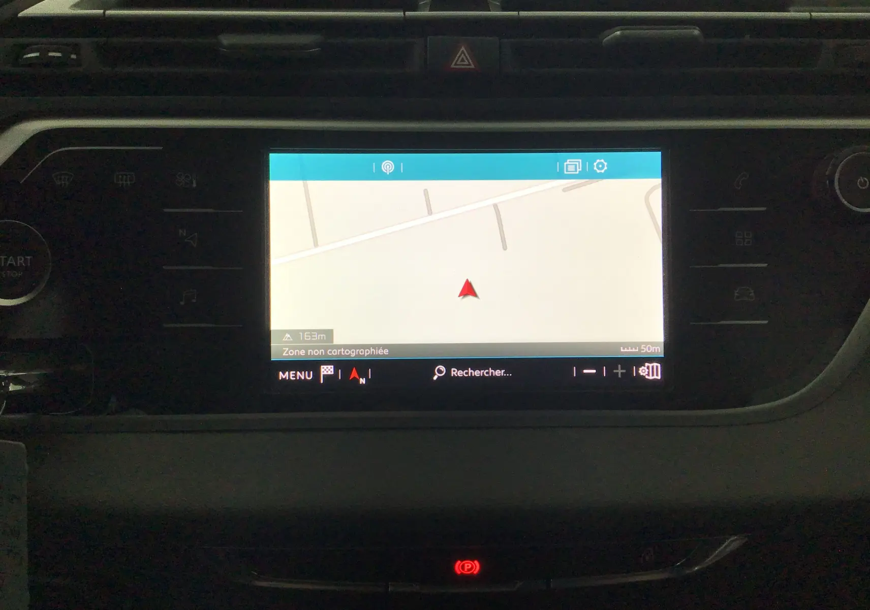 Écran central du tableau de bord du Citroën Grand C4 Spacetourer 2021 affichant la navigation GPS en zone non cartographiée.