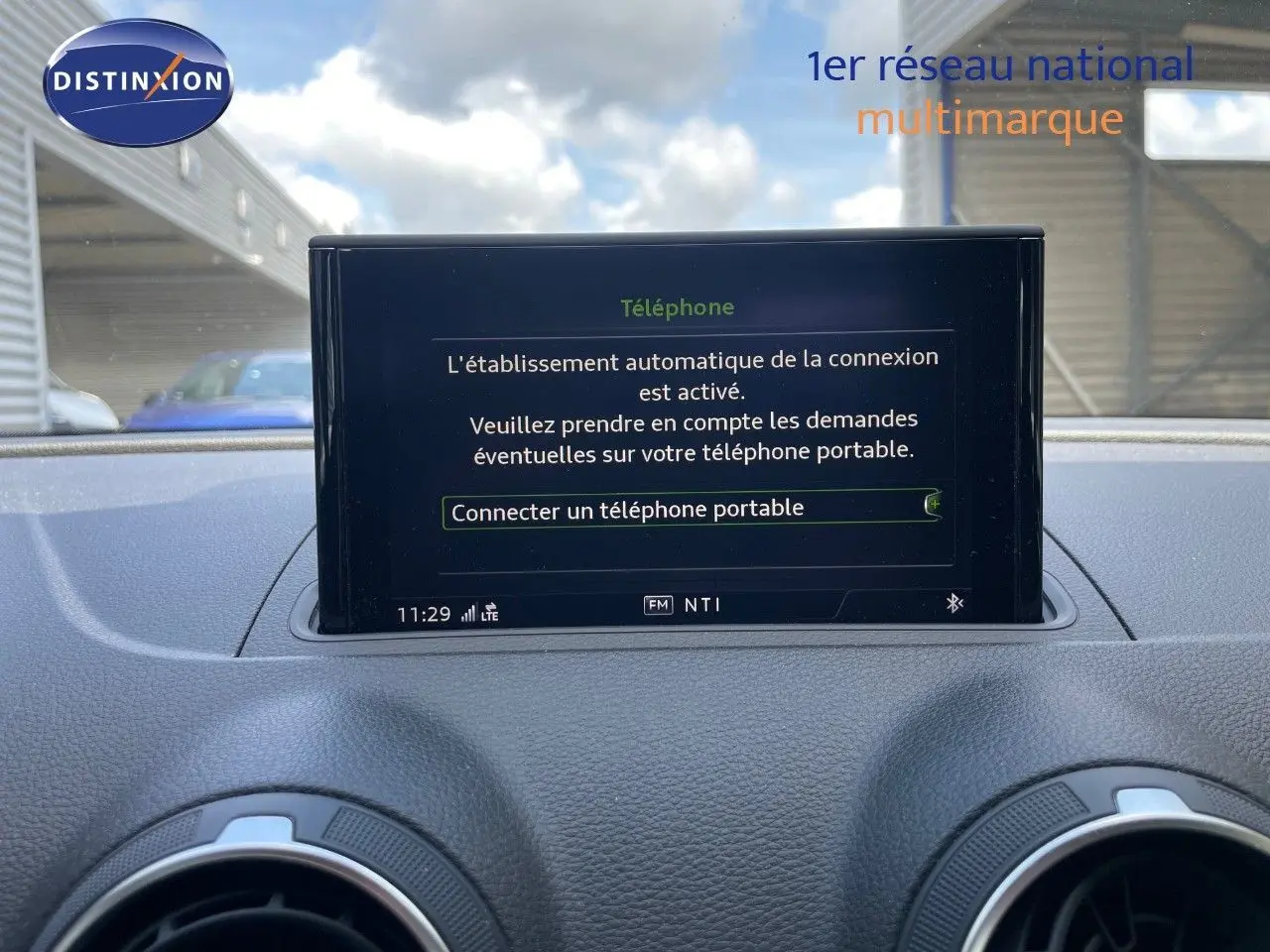 Écran central affichant la connexion Bluetooth dans l'Audi A3 Sportback 35 TFSI 2020, vue intérieure du tableau de bord.
