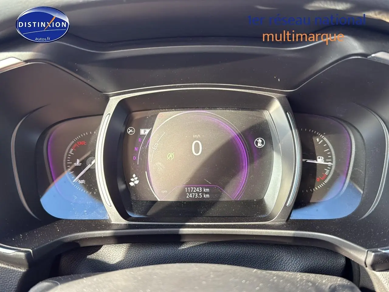 Tableau de bord numérique du Renault Koleos 2017 affichant la vitesse à zéro et le compteur kilométrique.