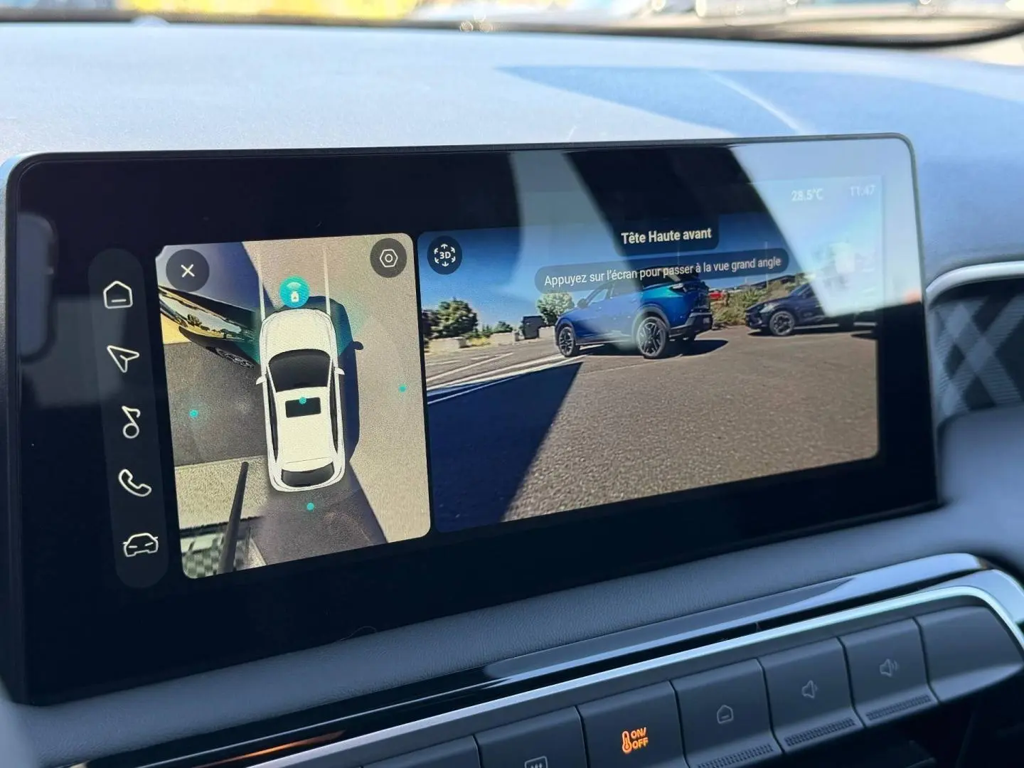 Écran tactile intérieur montrant la caméra panoramique 360° et vue aérienne du MG3 Pebble Black hybride.