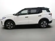 Vue de profil droit du Citroën C3 Aircross Hybrid 145 blanc banquise avec toit noir, roues alliage et détails modernes.