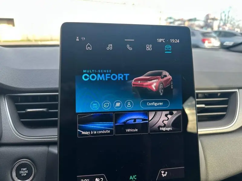 Écran tactile central montrant le mode Multi-Sense Comfort avec illustration d’un Renault Captur Rouge Flamme/Noir Étoilé.