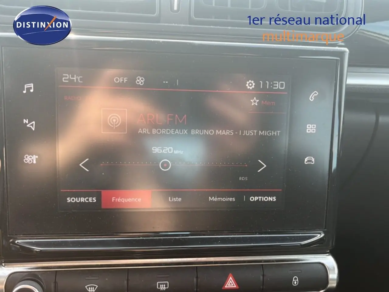 Écran tactile central de la Citroën C3 blanc 2018 affichant la radio ARL FM à 96,20 MHz en intérieur véhicule.