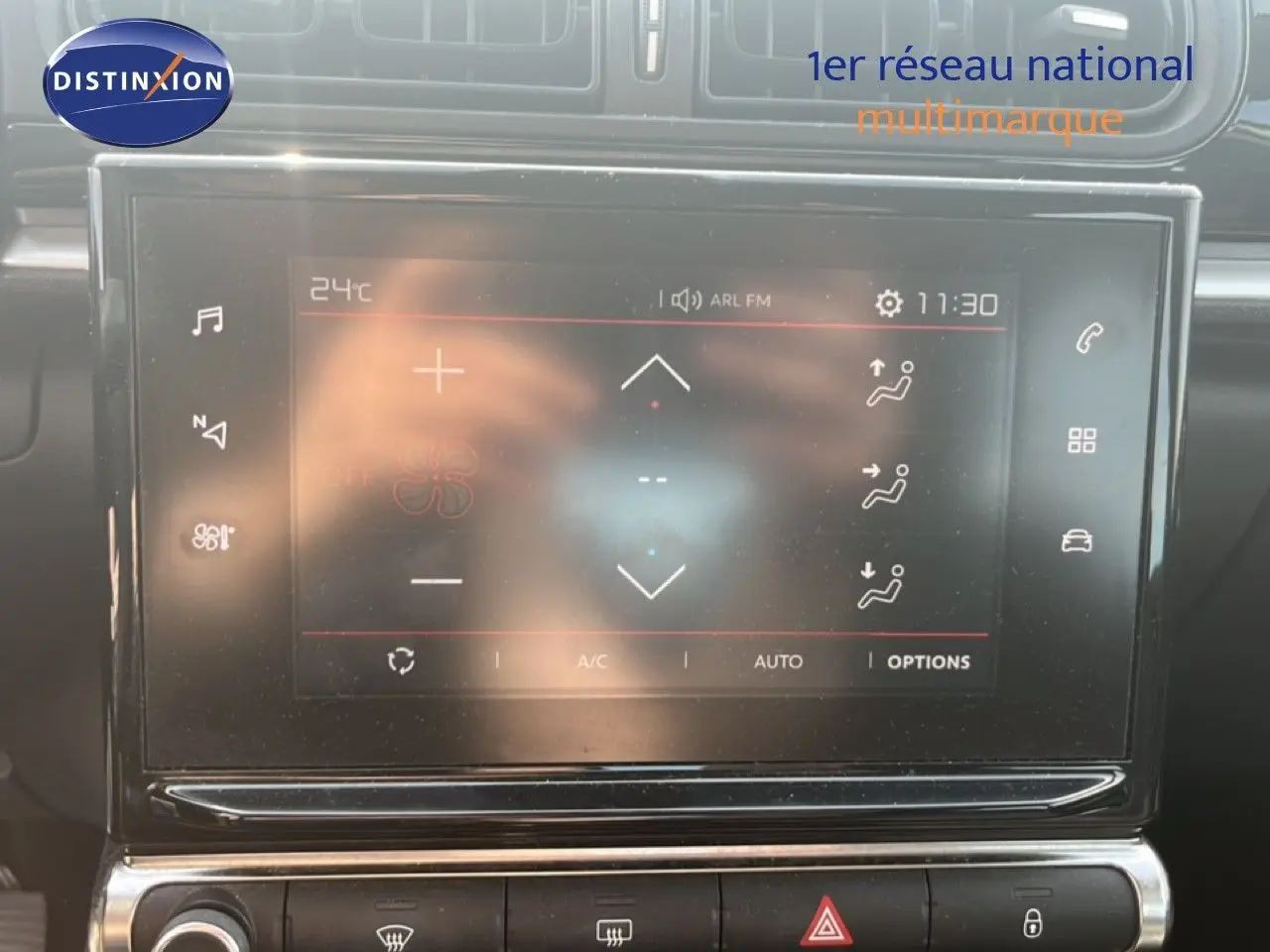 Écran tactile central de la Citroën C3 blanc 2018 affichant les commandes de climatisation et de ventilation.