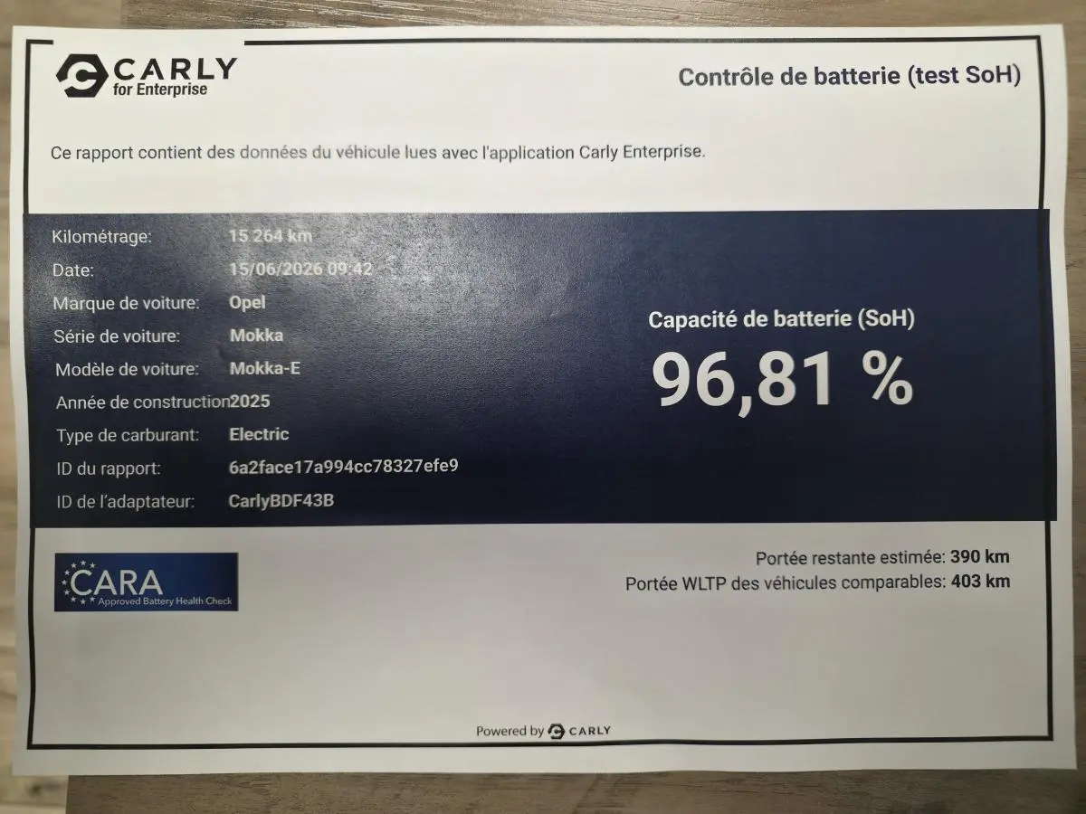 Rapport de contrôle batterie pour Opel Mokka-e 2025, affichant une capacité de 96,81 % et 15 264 km au compteur.