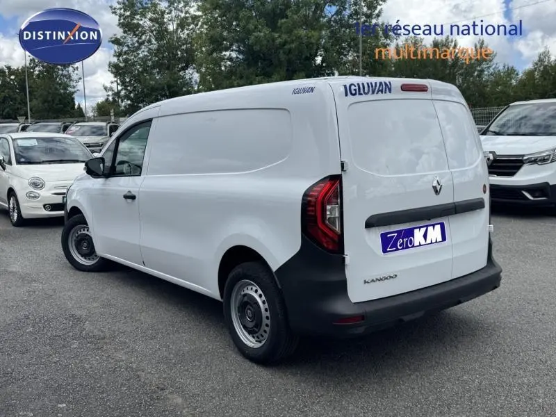 Vue 3/4 arrière droite du Renault Kangoo Van blanc avec caisse isotherme et marquage IGLUVAN sur le hayon.