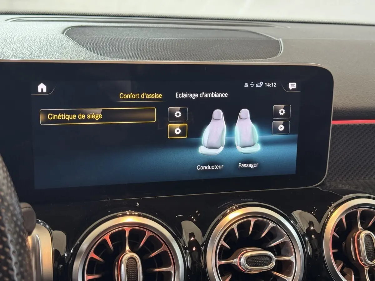 Écran tactile intérieur du Mercedes GLB 200 d AMG Line 2020 affichant les réglages de confort d’assise.